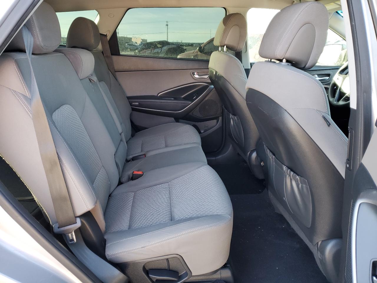 2017 Hyundai Santa Fe - Image 11