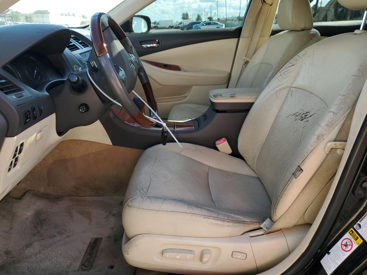 2011 Lexus ES - Image 7
