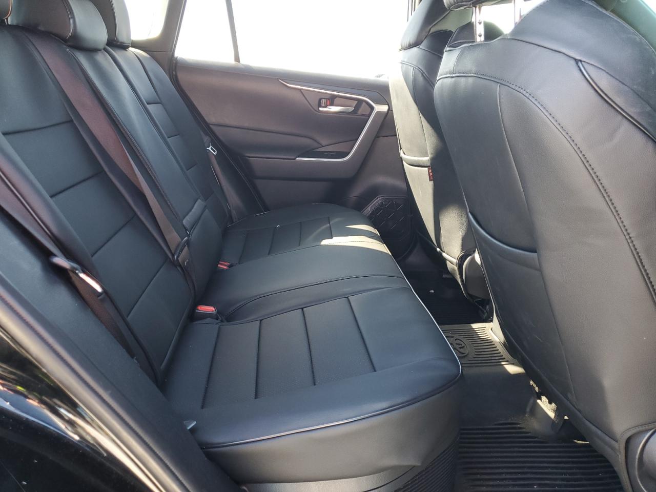 2022 Toyota RAV 4 - Image 11