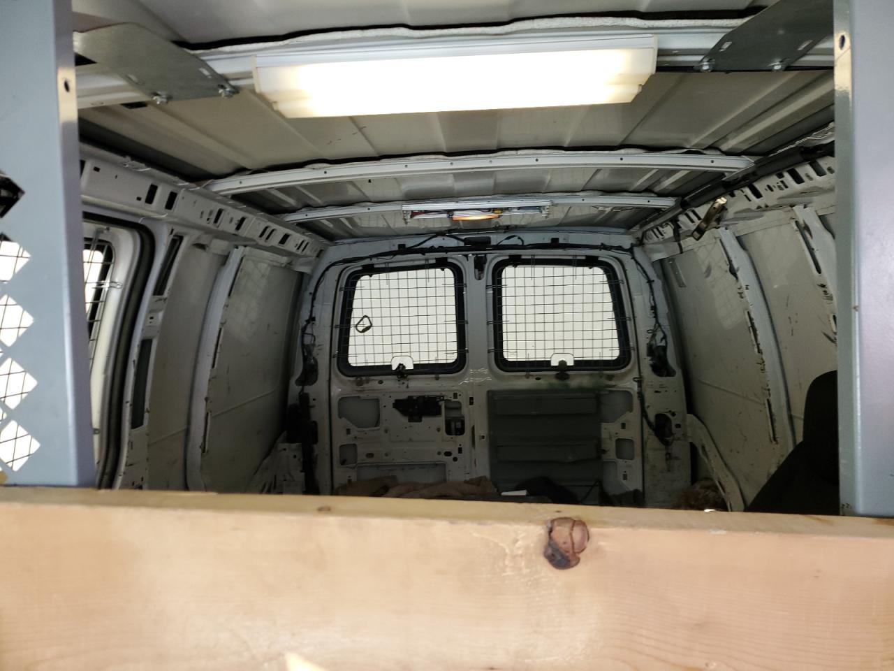 2008 GMC Savana - Image 10
