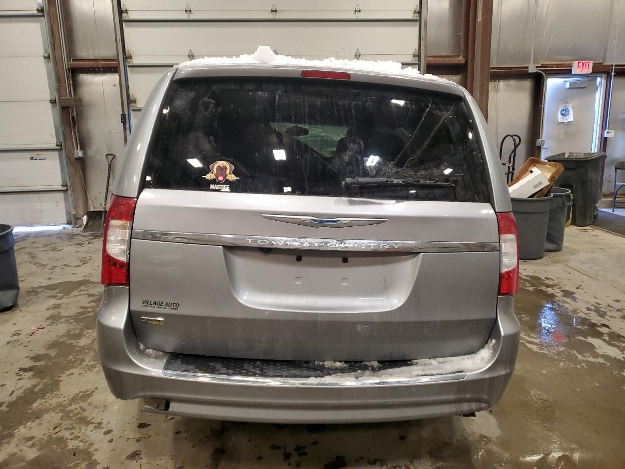 2014 Chrysler Town & Country - Image 6