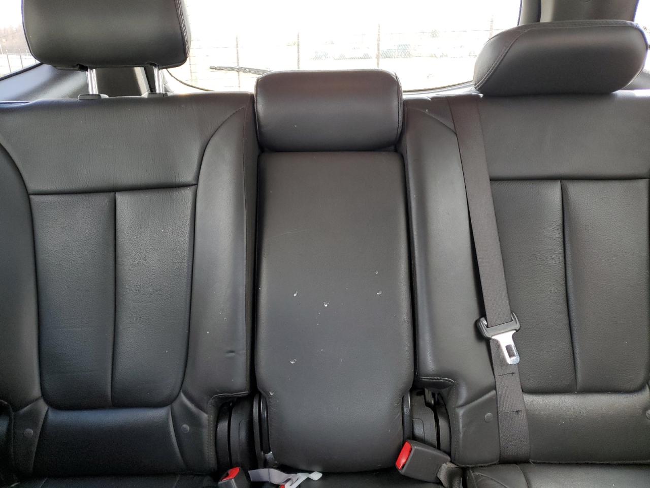 2012 Hyundai Santa Fe - Image 10