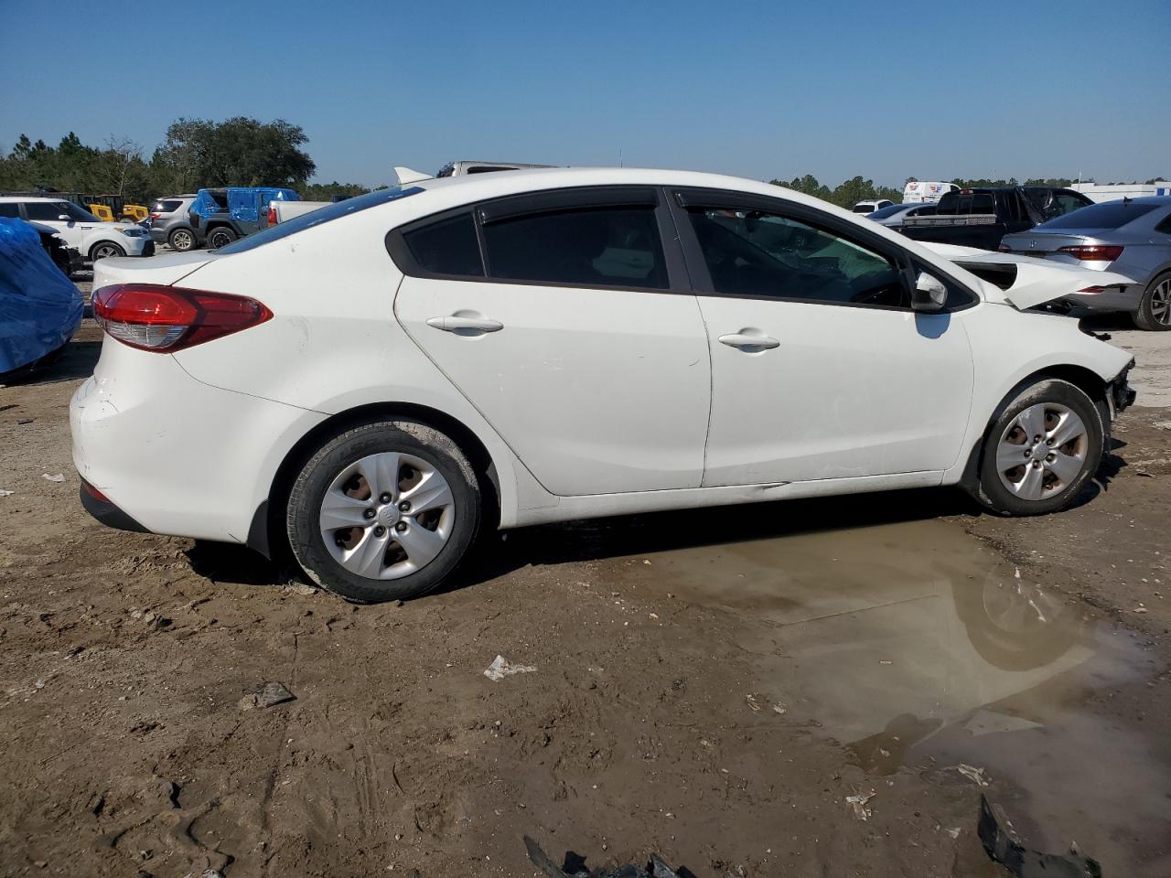 2017 Kia Forte - Image 3