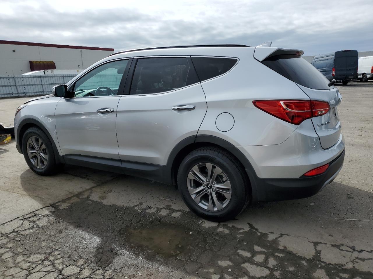 2016 Hyundai Santa Fe - Image 2
