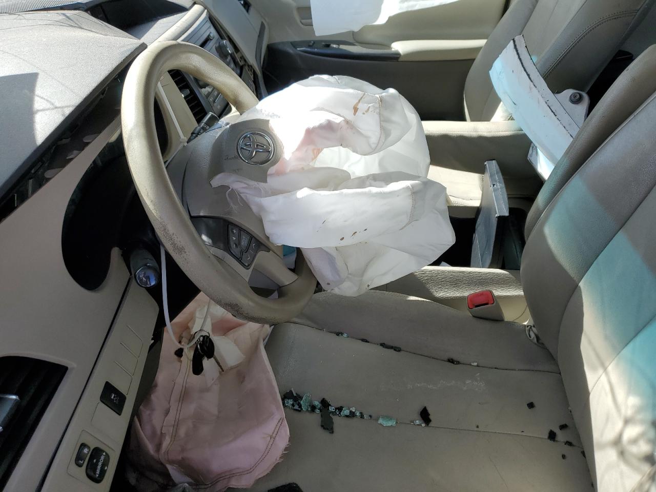 2014 Toyota Sienna - Image 8