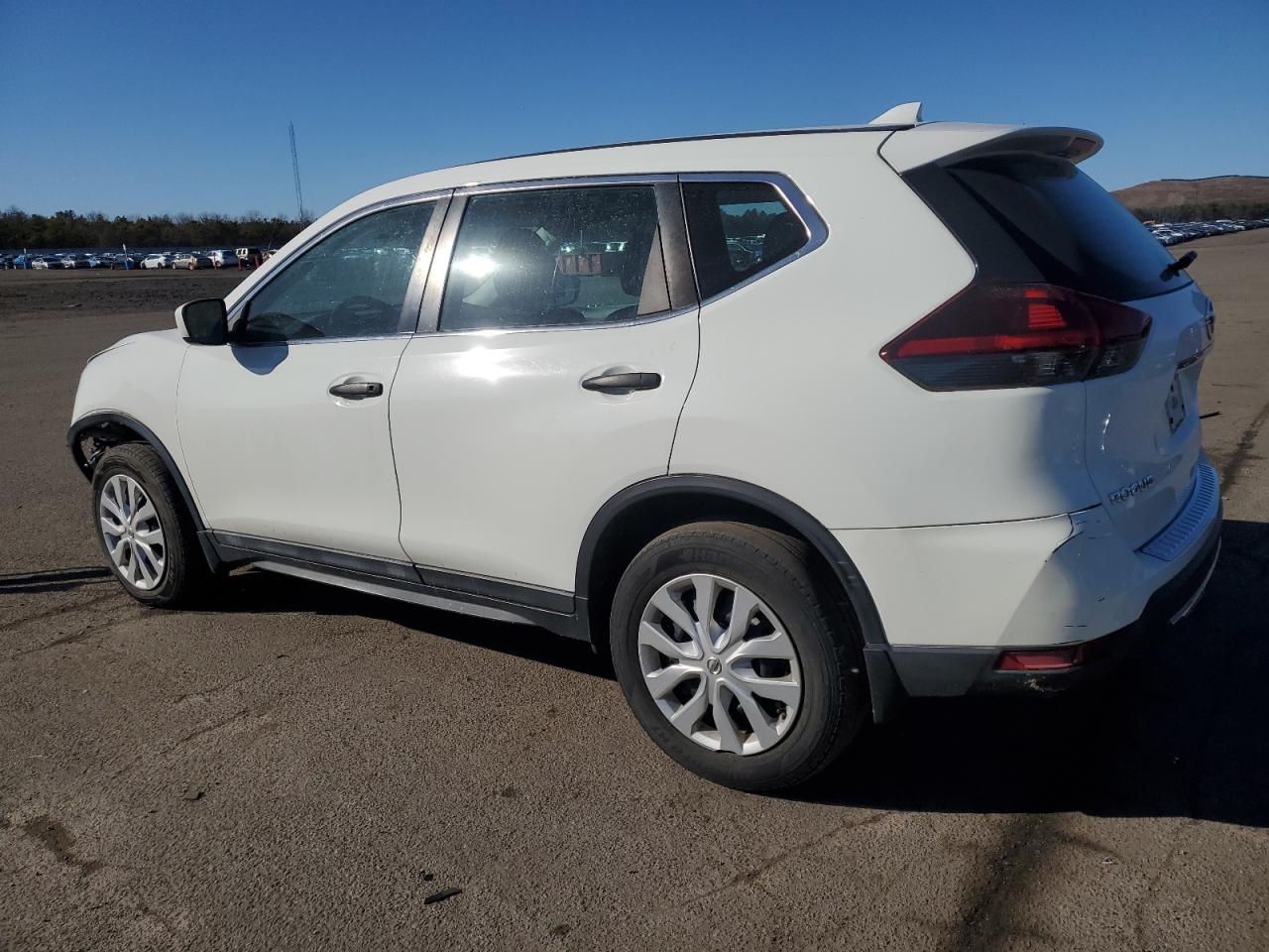2018 Nissan Rogue - Image 2