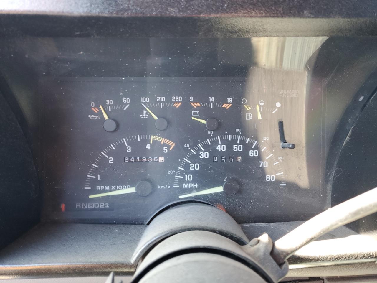 1993 GMC Yukon VIN: 1GKEK18K3PJ741909 Lot: 46118535