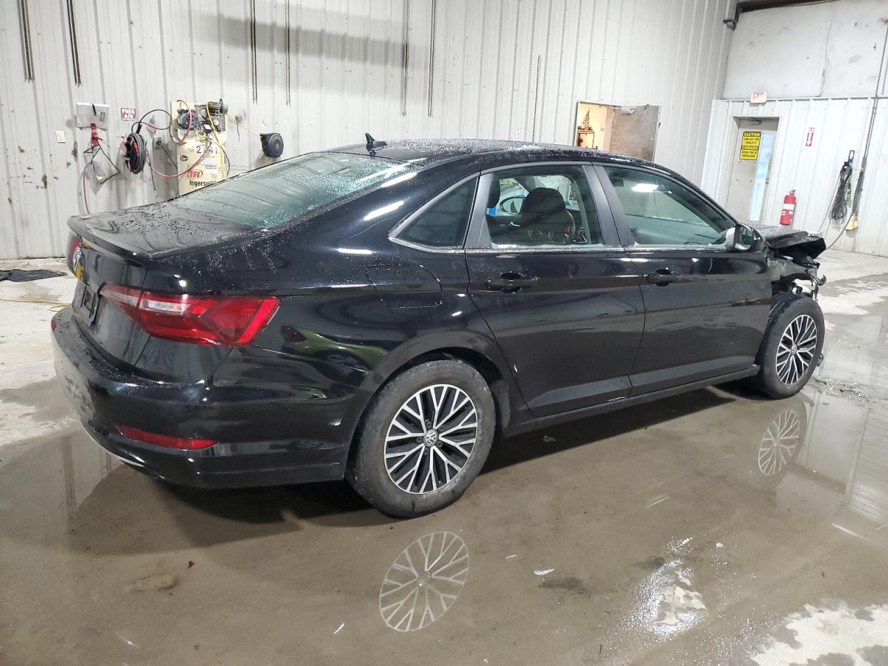 2021 Volkswagen Jetta - Image 3