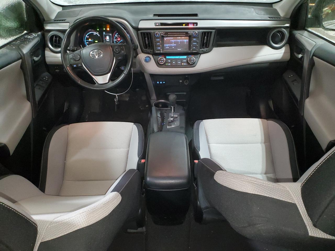 2017 Toyota RAV 4 - Image 8