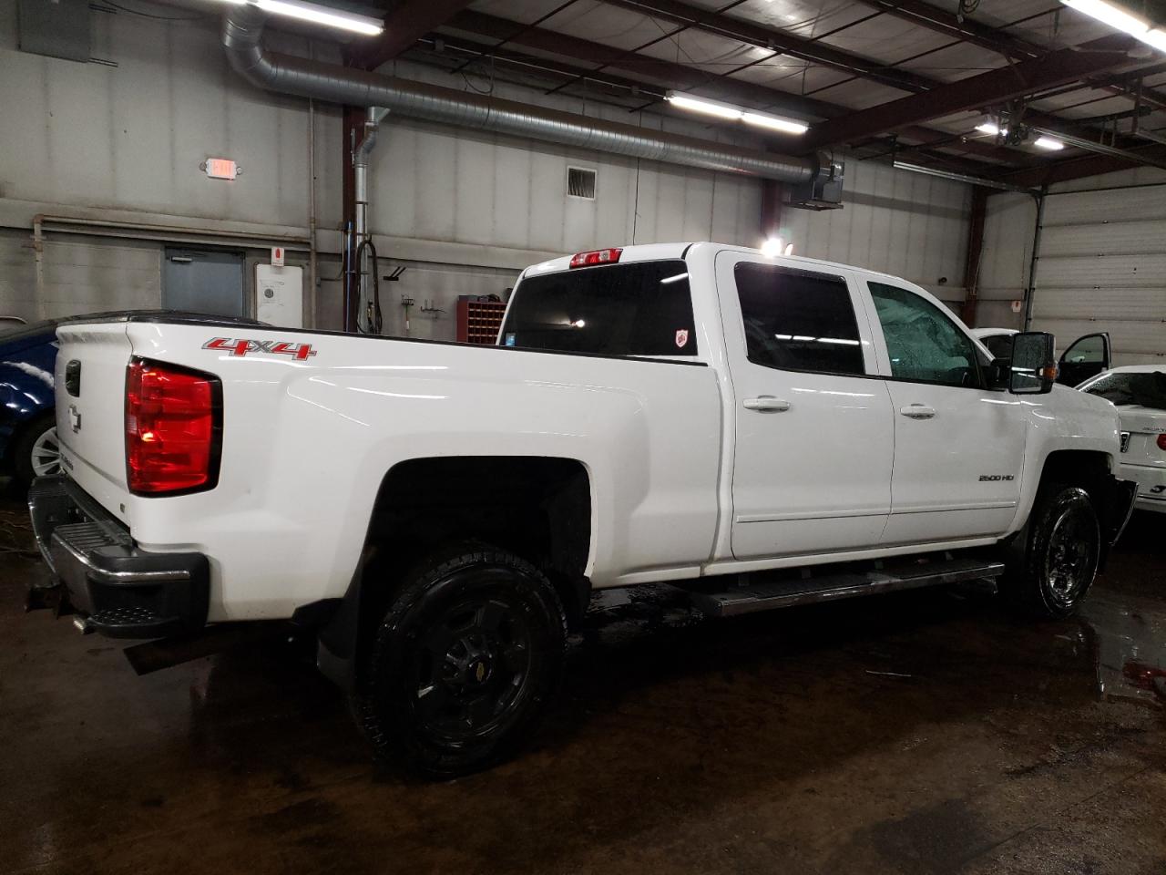 2015 Chevrolet Silverado - Image 3