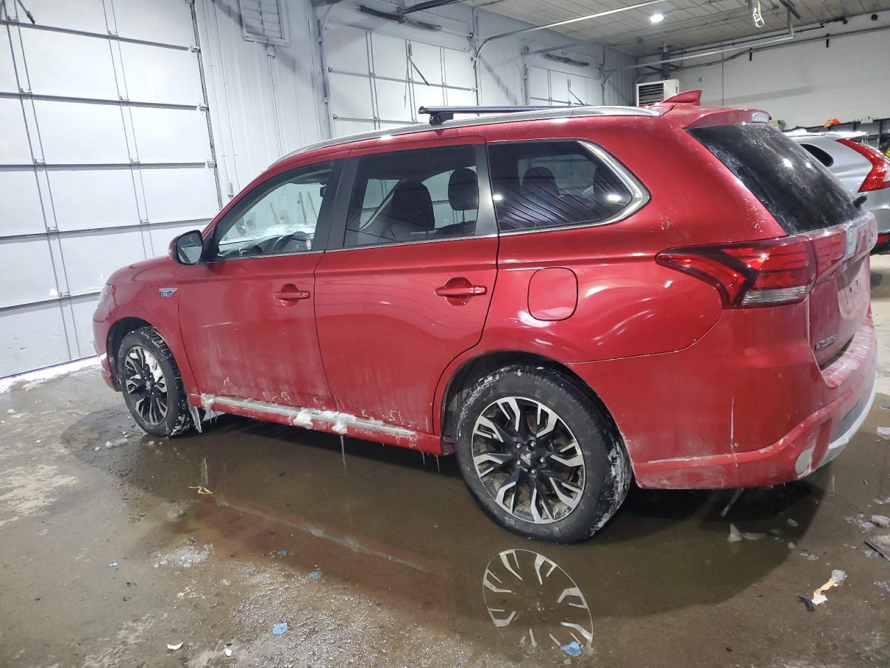 2018 Mitsubishi Outlander - Image 2