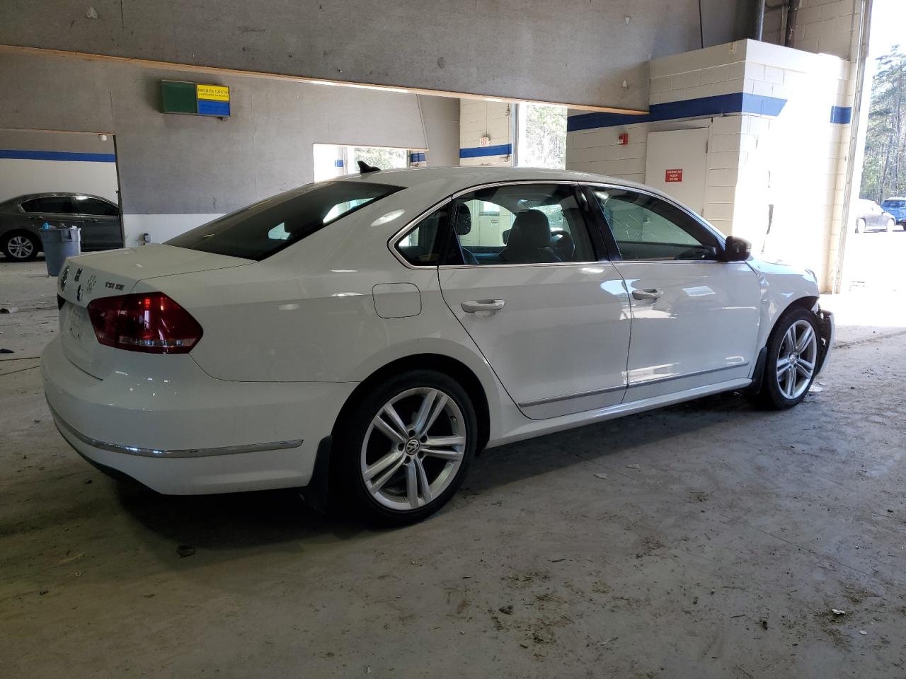 2015 Volkswagen Passat - Image 3