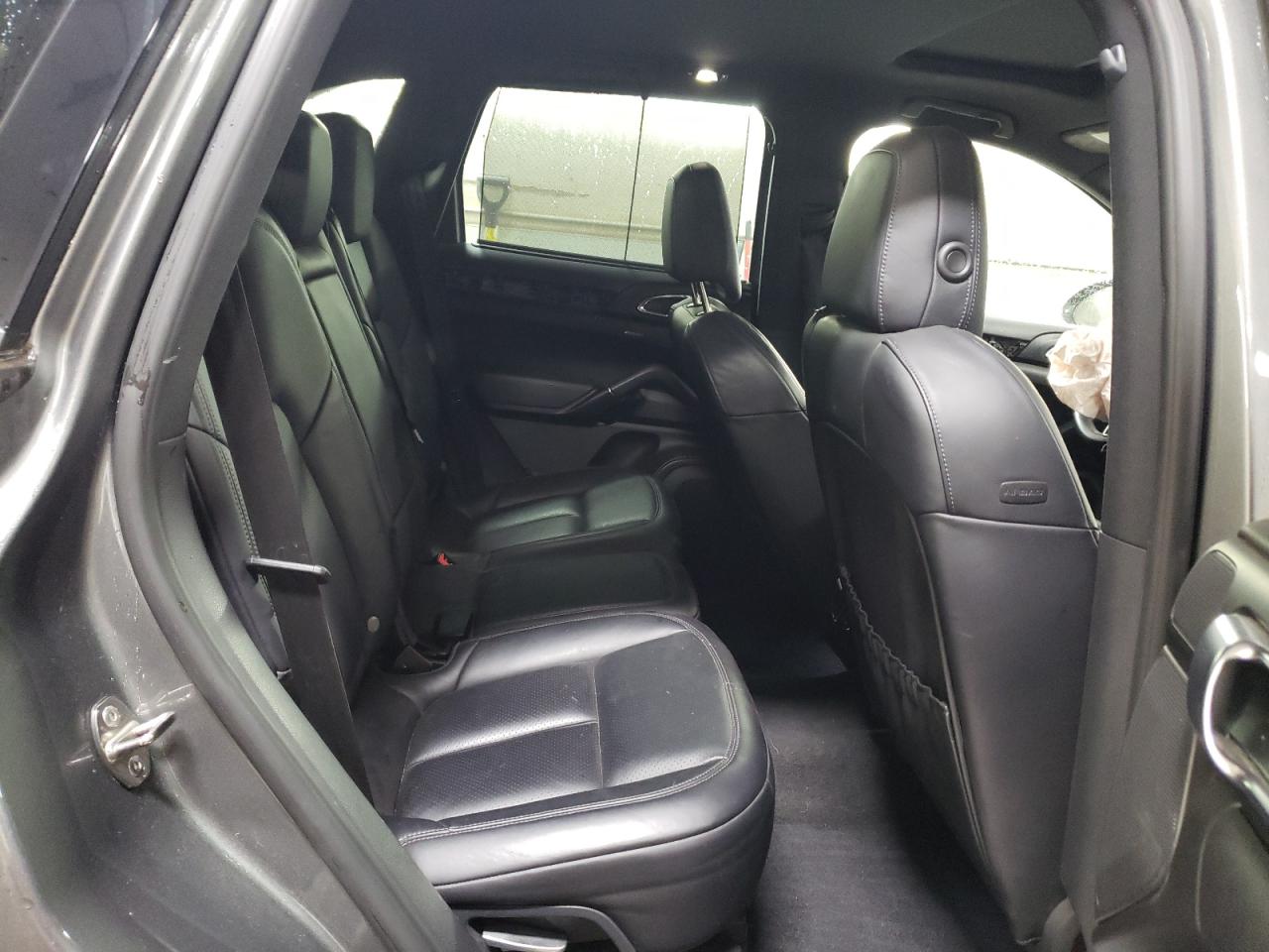 2015 Porsche Cayenne - Image 10