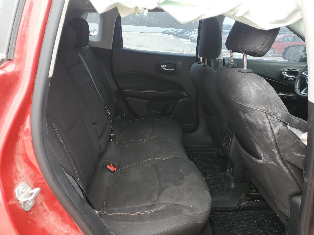 2018 Jeep Compass - Image 11