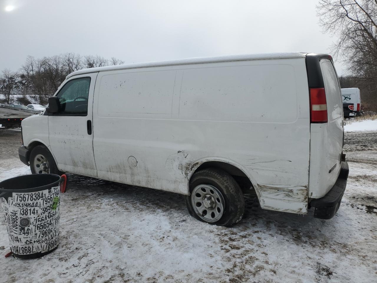 2010 Chevrolet Express - Image 2