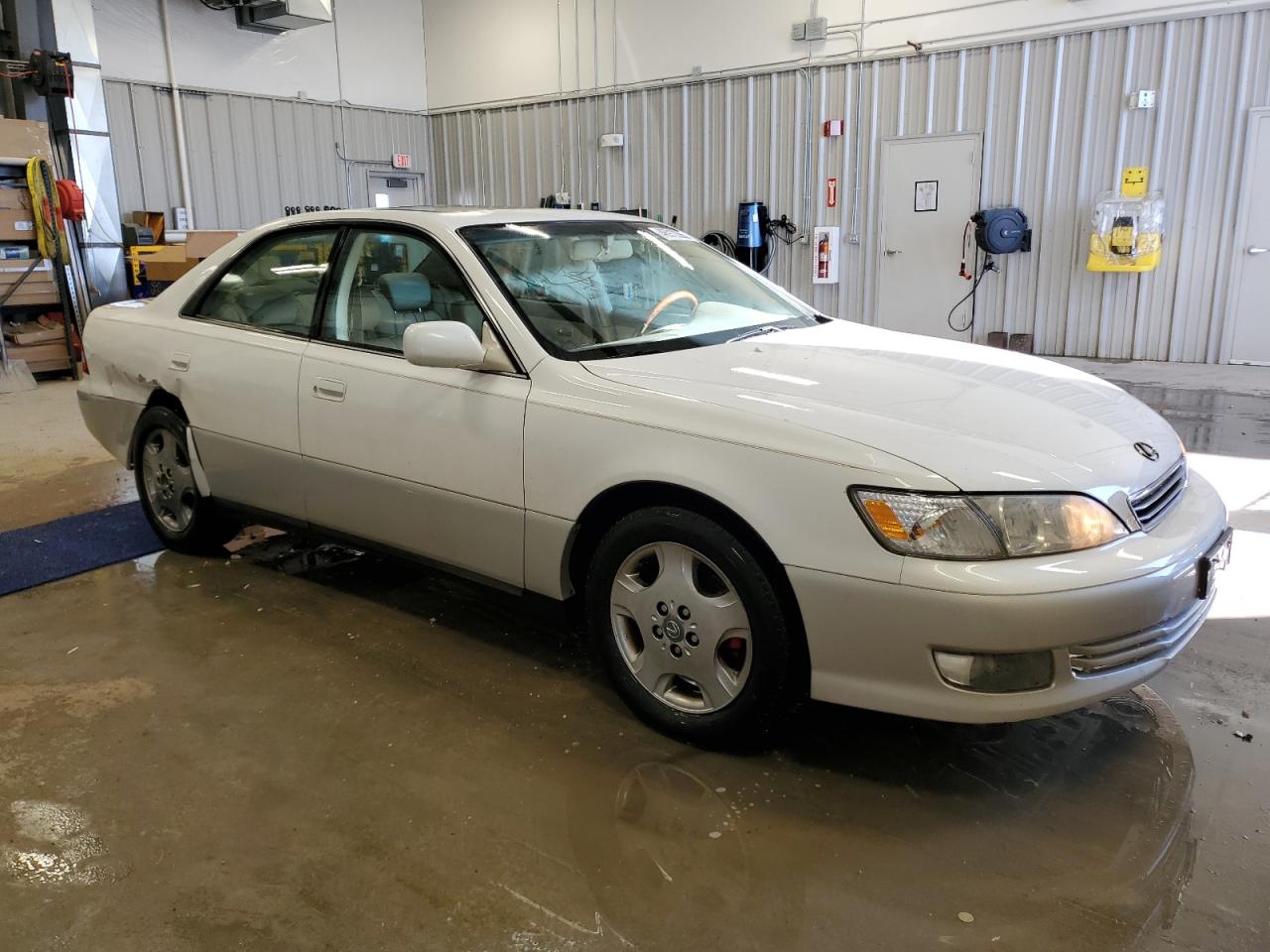 2001 Lexus ES - Image 4