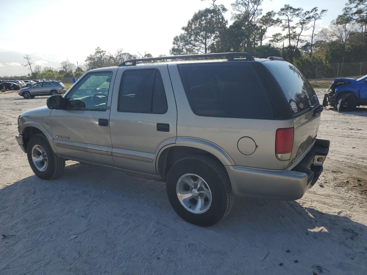 2002 Chevrolet Blazer - Image 2