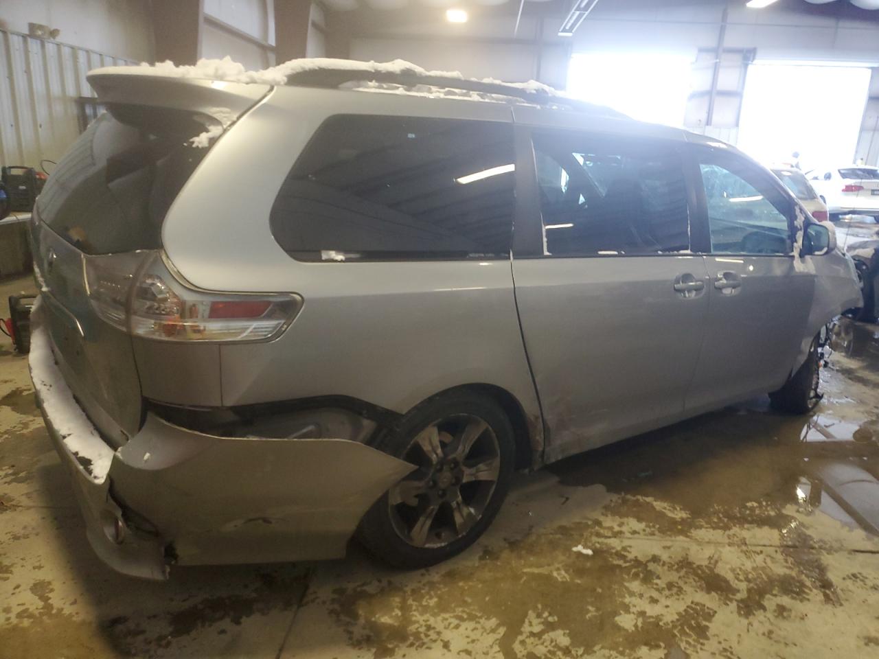 2012 Toyota Sienna - Image 3