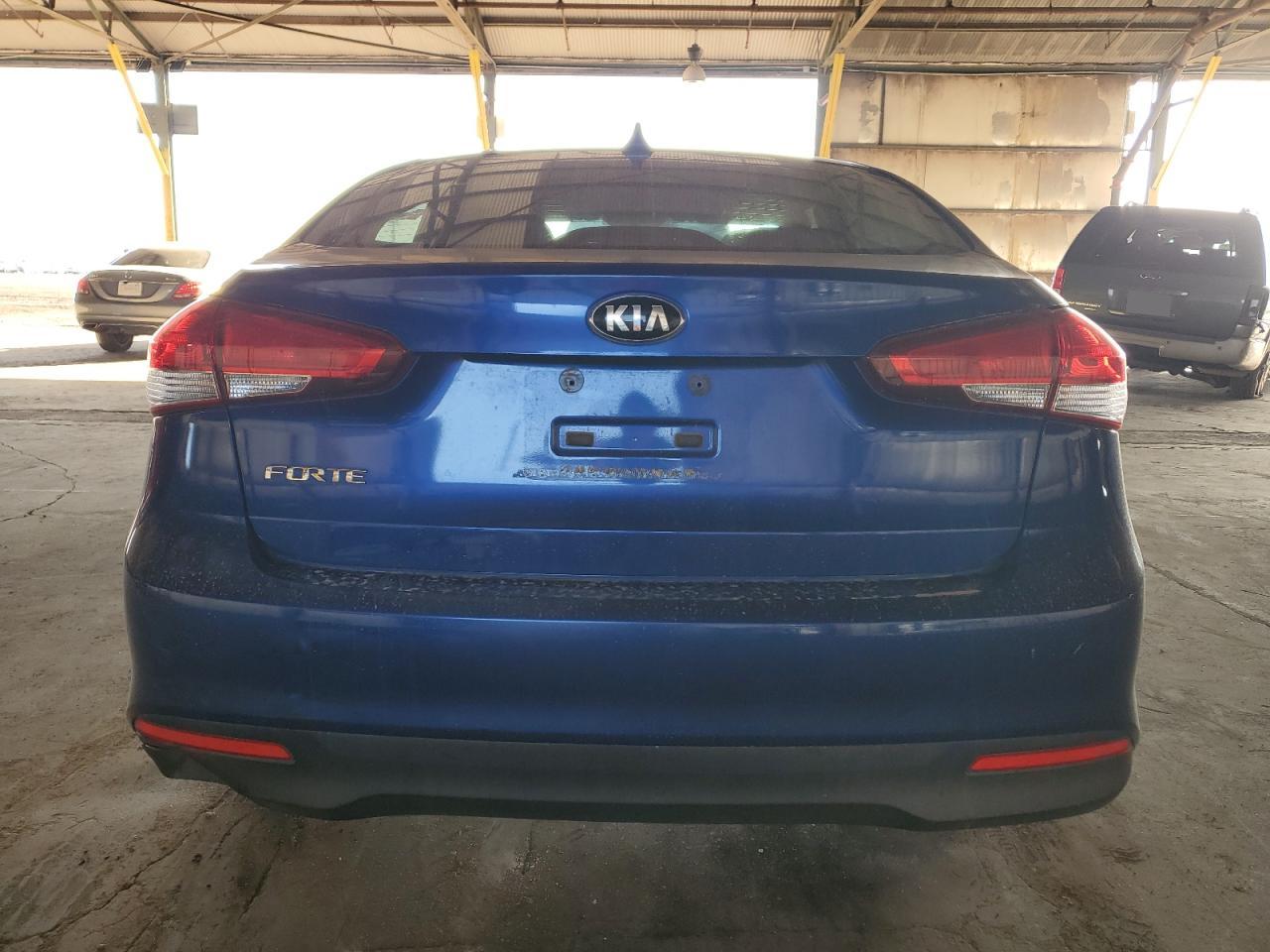 2017 Kia Forte - Image 6