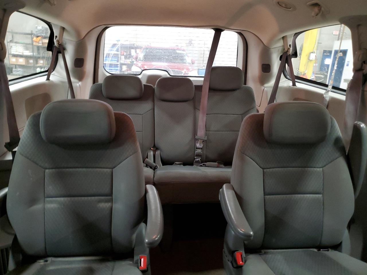 2010 Dodge Caravan - Image 10