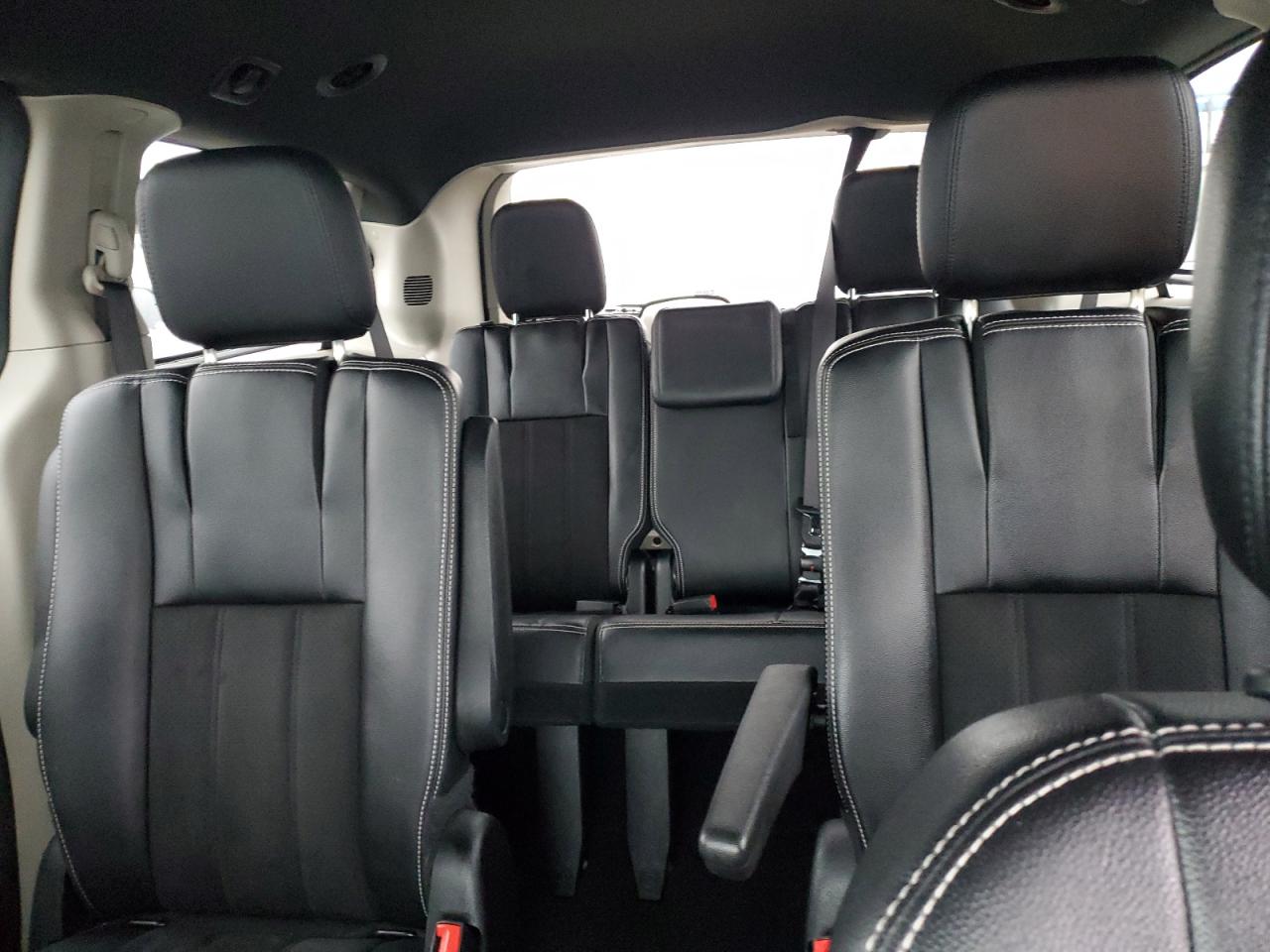 2019 Dodge Caravan - Image 10