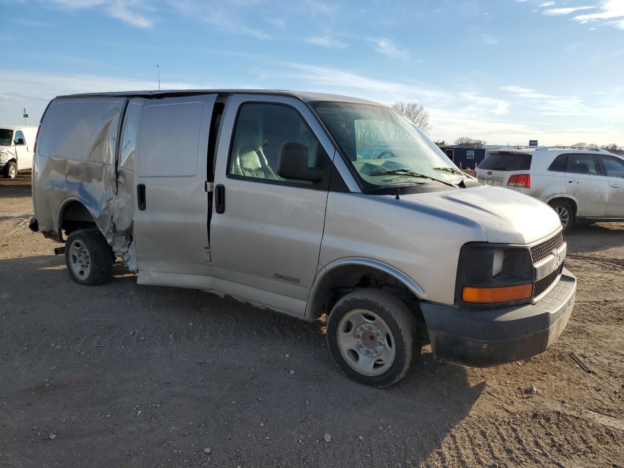 2005 Chevrolet Express - Image 4