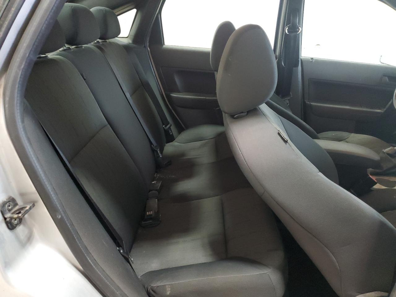 2010 Ford Focus - Image 10