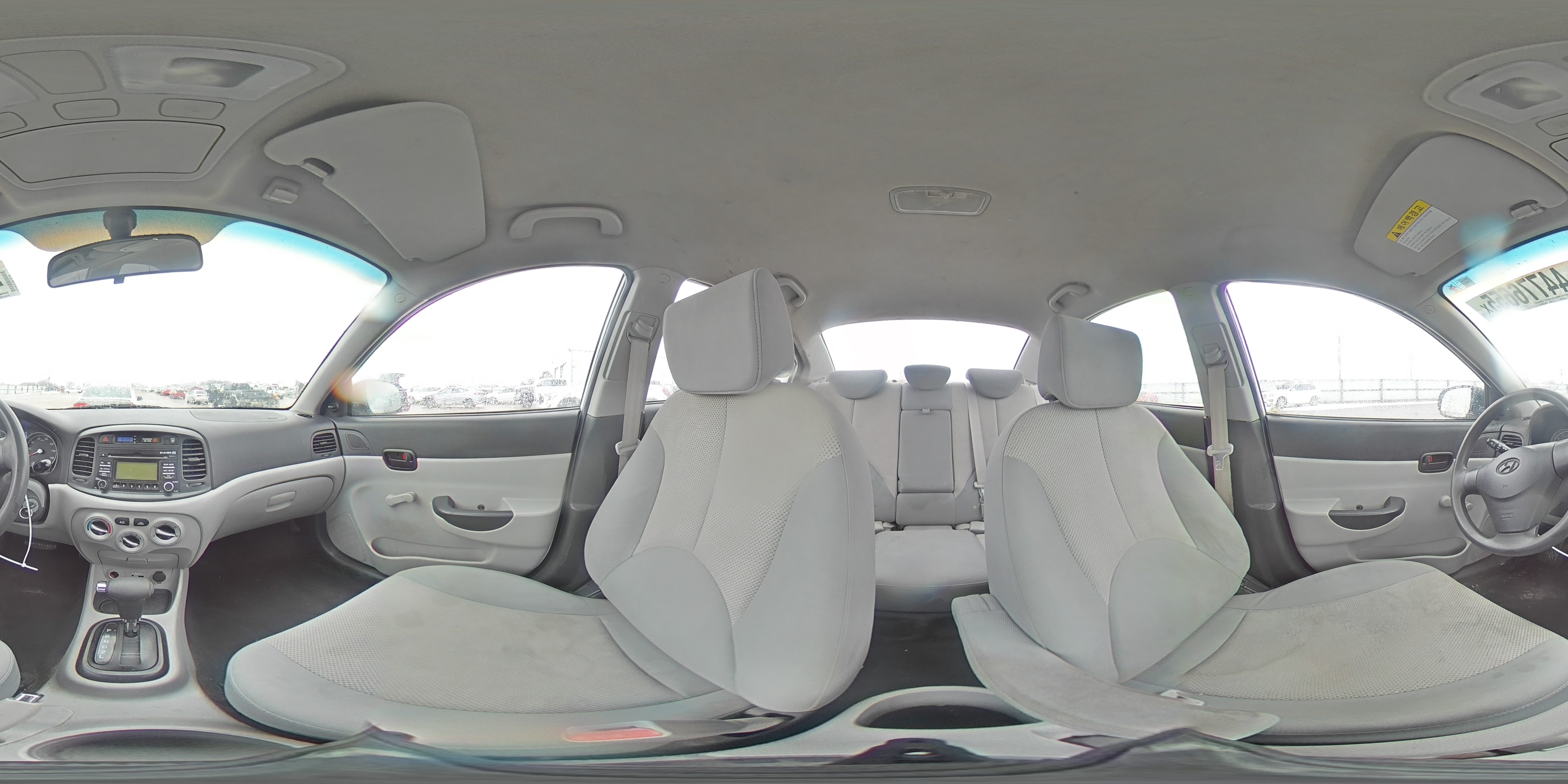 2010 Hyundai Accent - Image 13