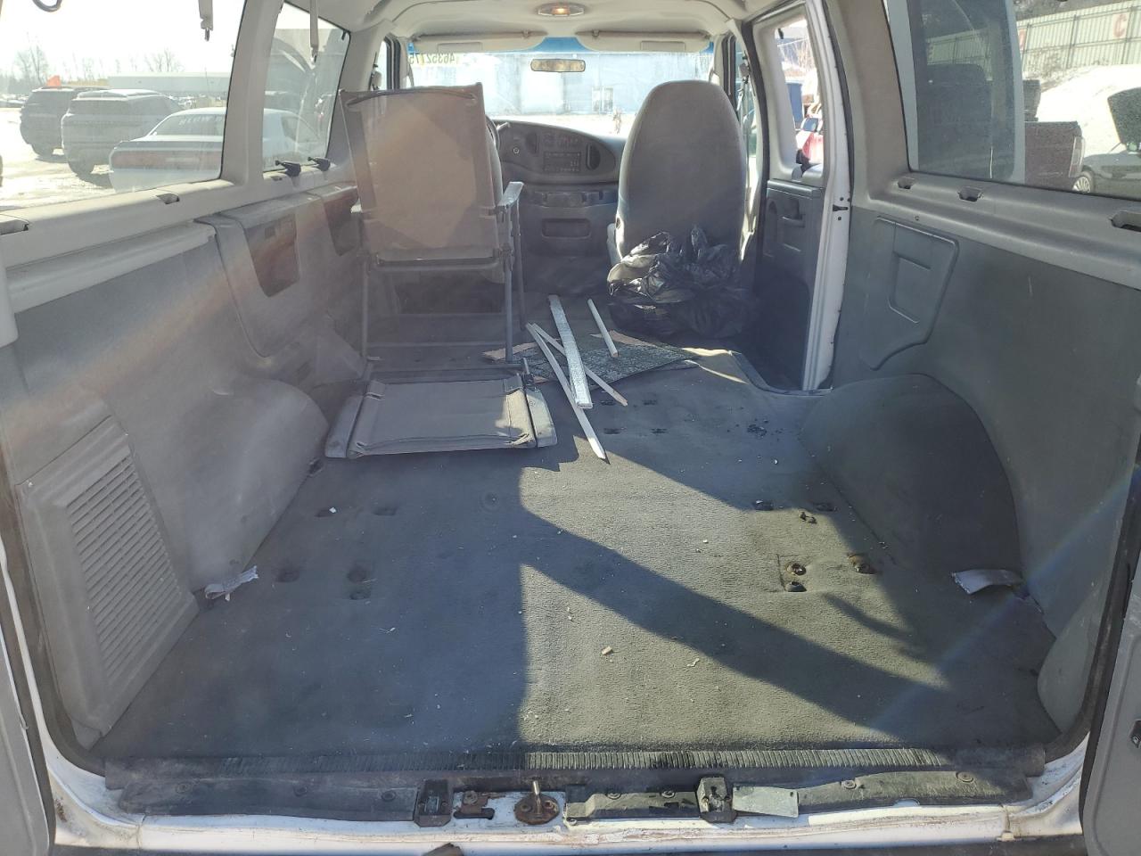 2006 Ford Econoline - Image 10