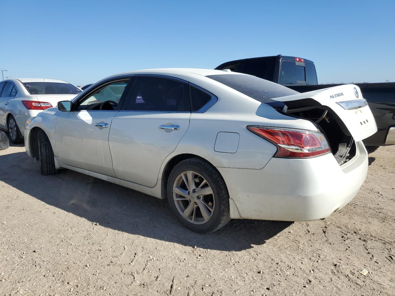 2015 Nissan Altima - Image 2