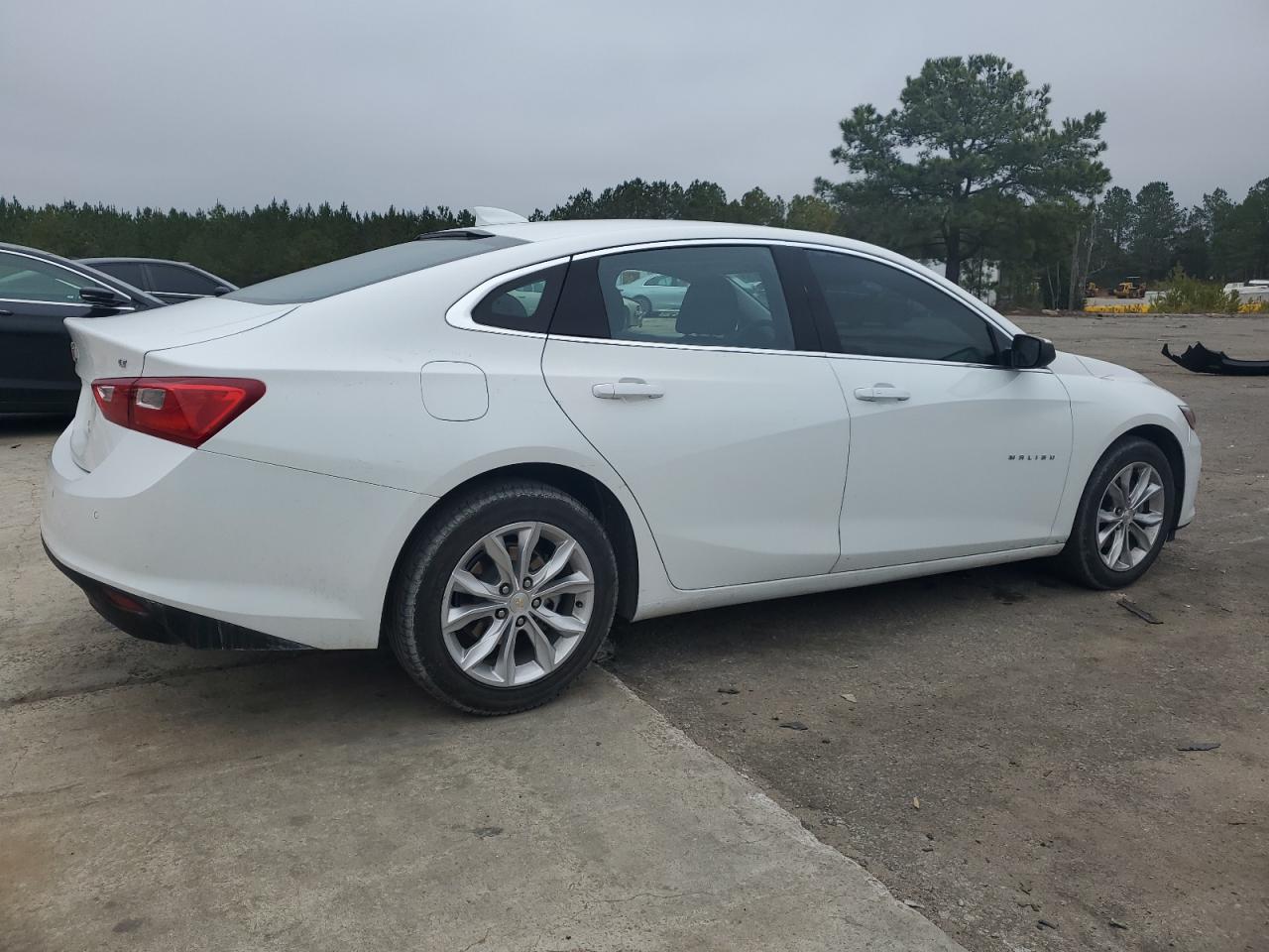 2023 Chevrolet Malibu - Image 3