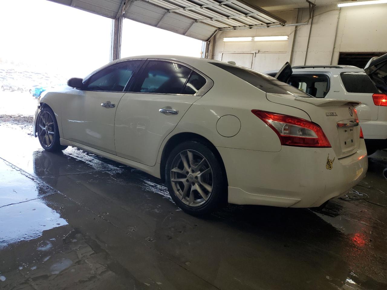 2010 Nissan Maxima - Image 2