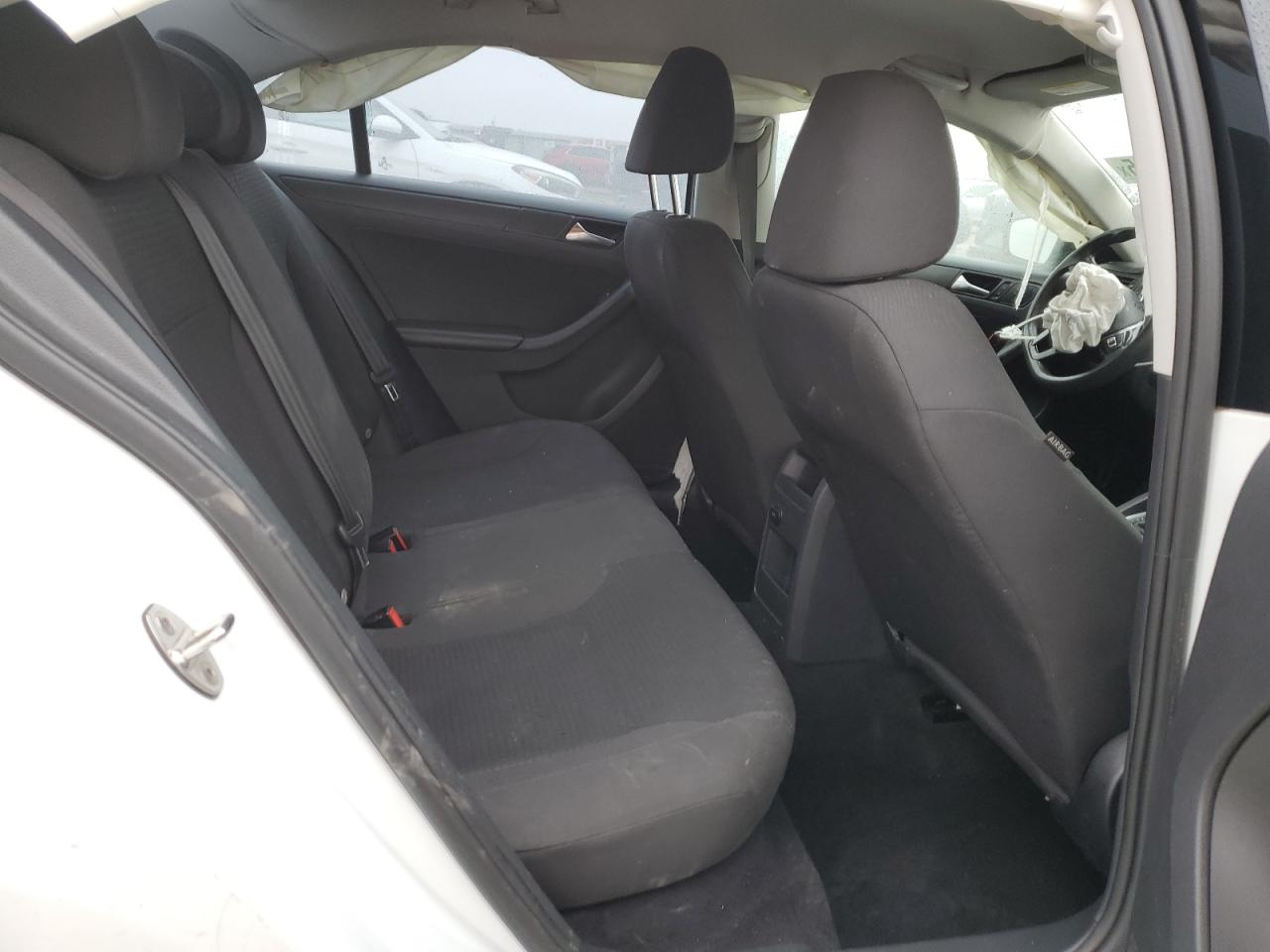 2015 Volkswagen Jetta - Image 10