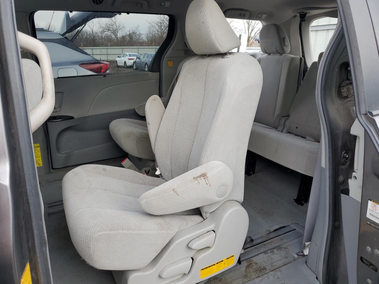 2011 Toyota Sienna - Image 11