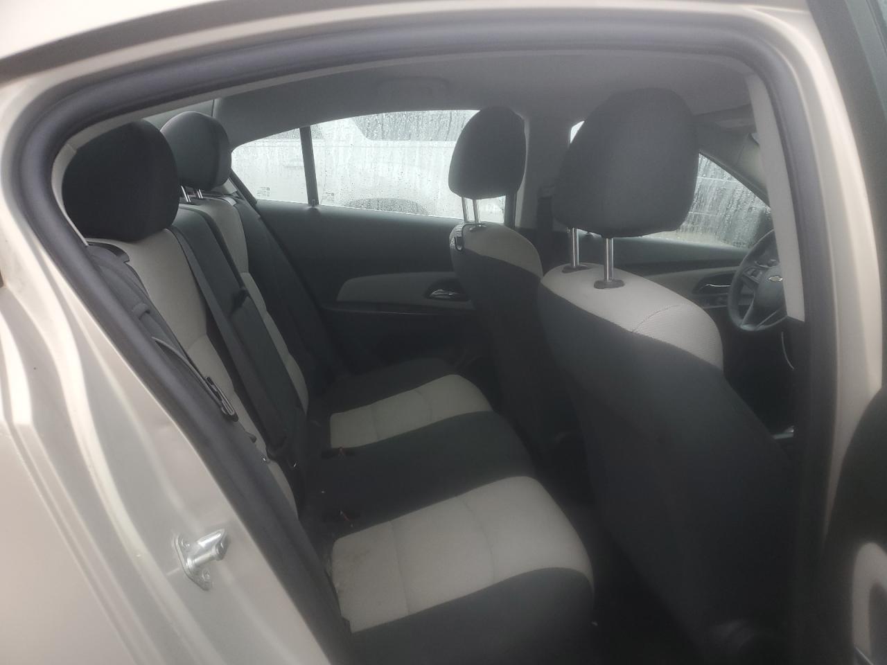2012 Chevrolet Cruze - Image 10