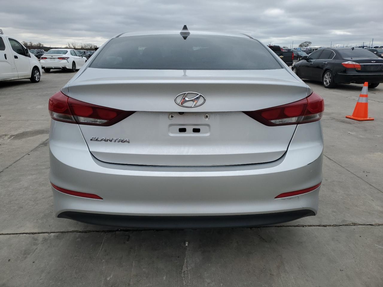 2017 Hyundai Elantra - Image 6