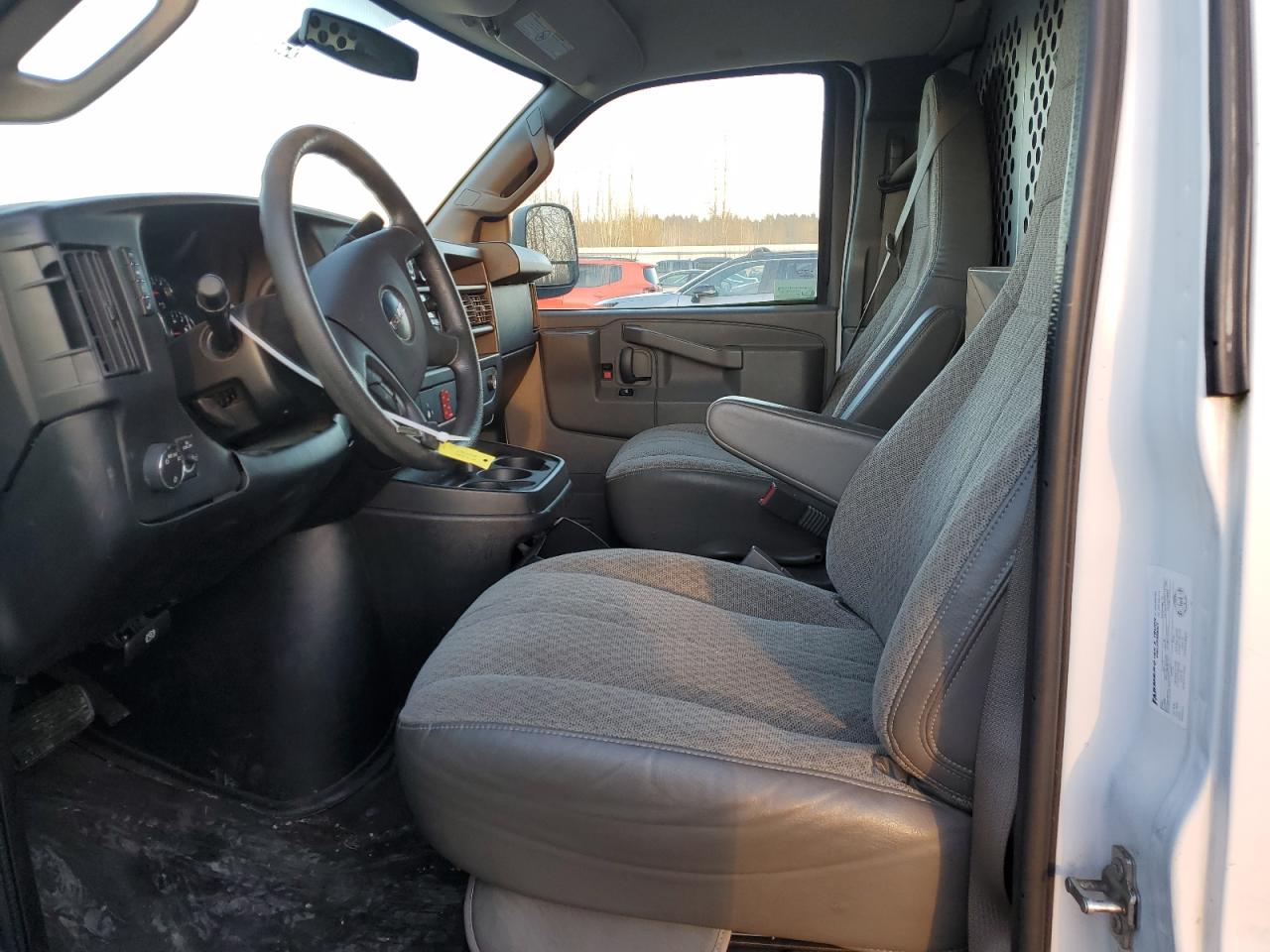2017 GMC Savana - Image 7