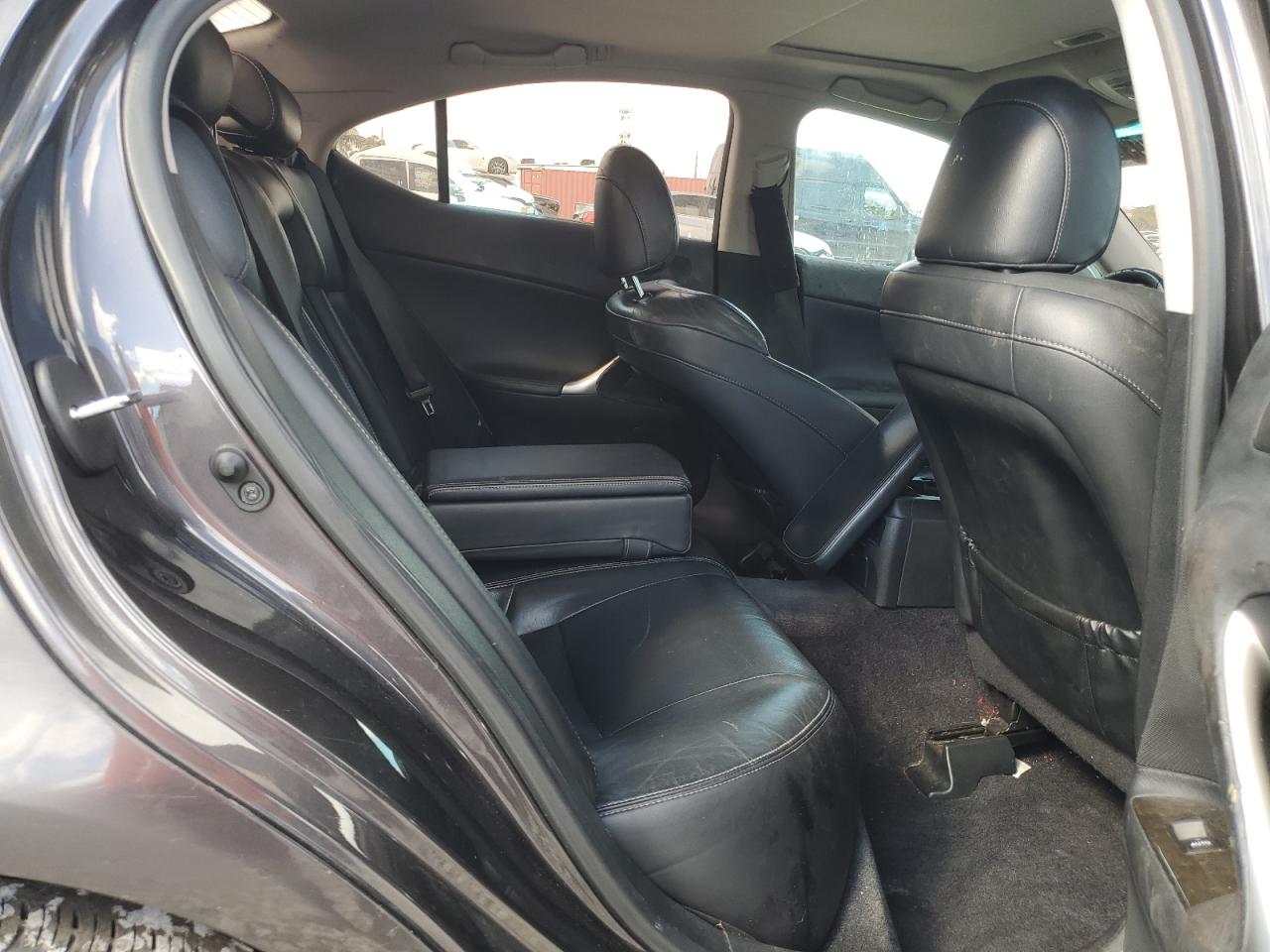 2010 Lexus IS - Image 10