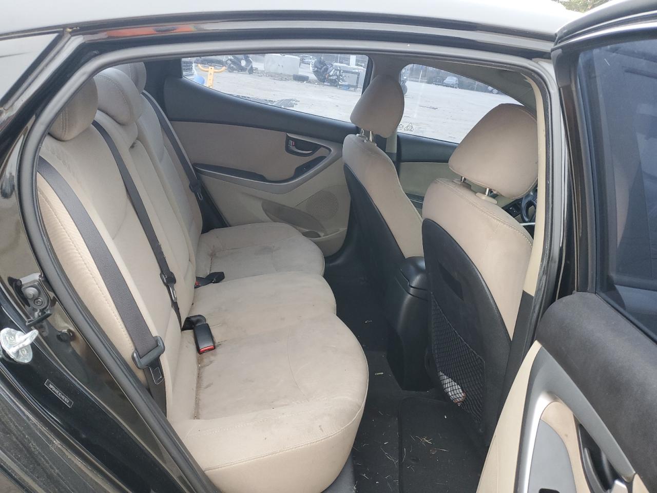 2014 Hyundai Elantra - Image 10