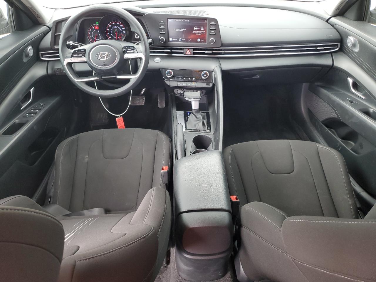 2022 Hyundai Elantra - Image 8