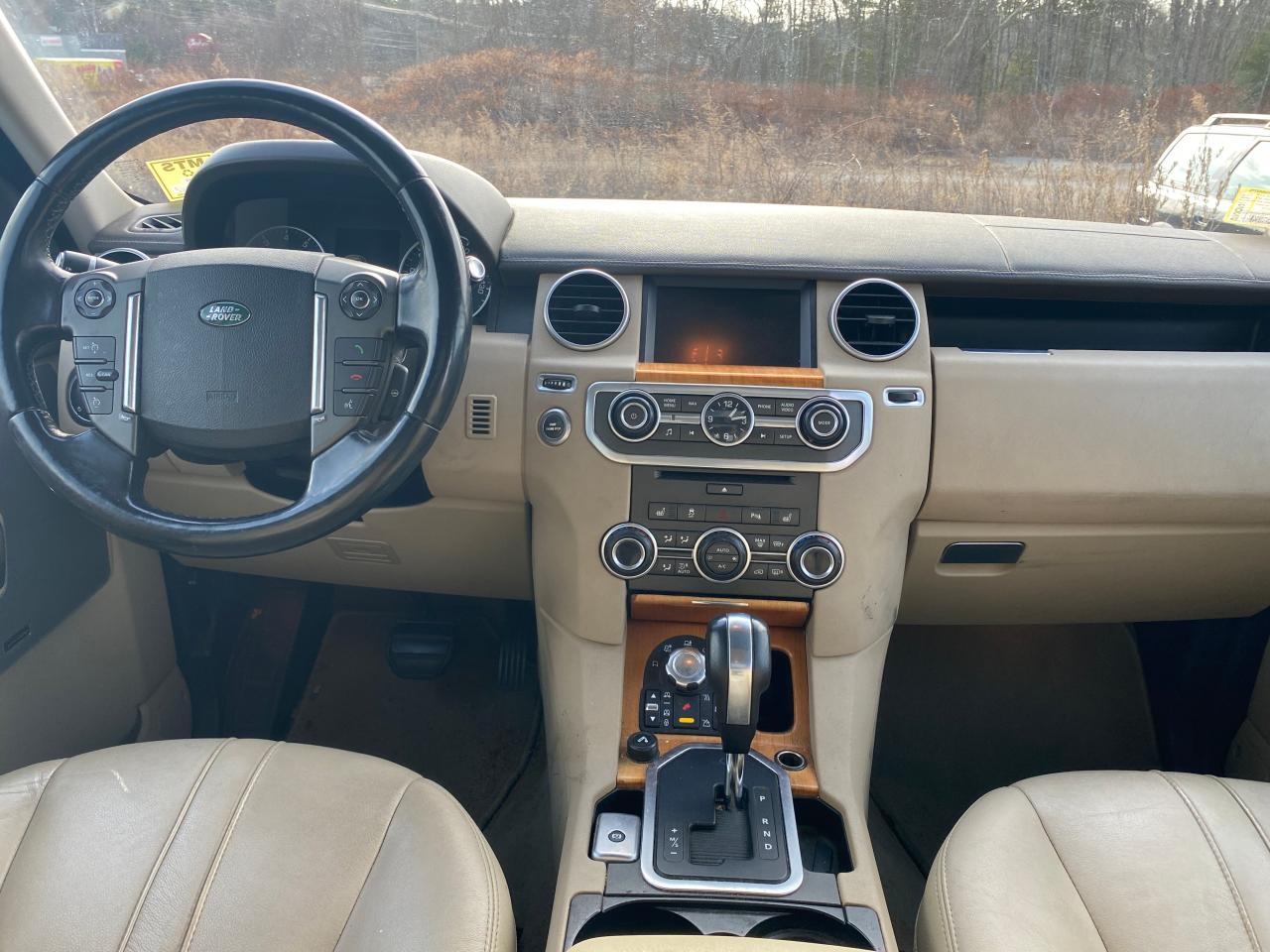 2013 Land Rover LR4 - Image 9