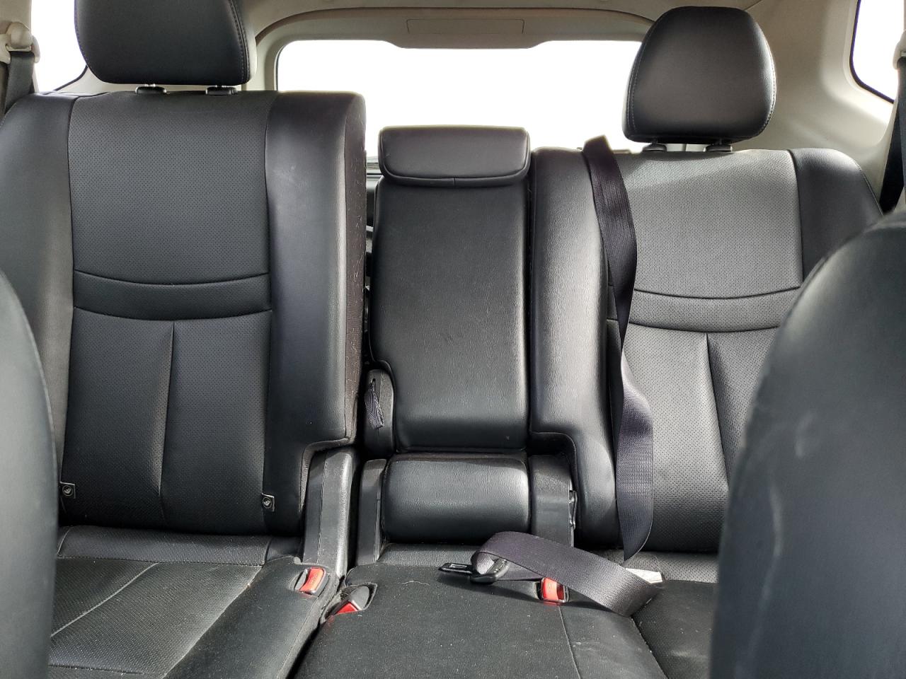 2017 Nissan Rogue - Image 10