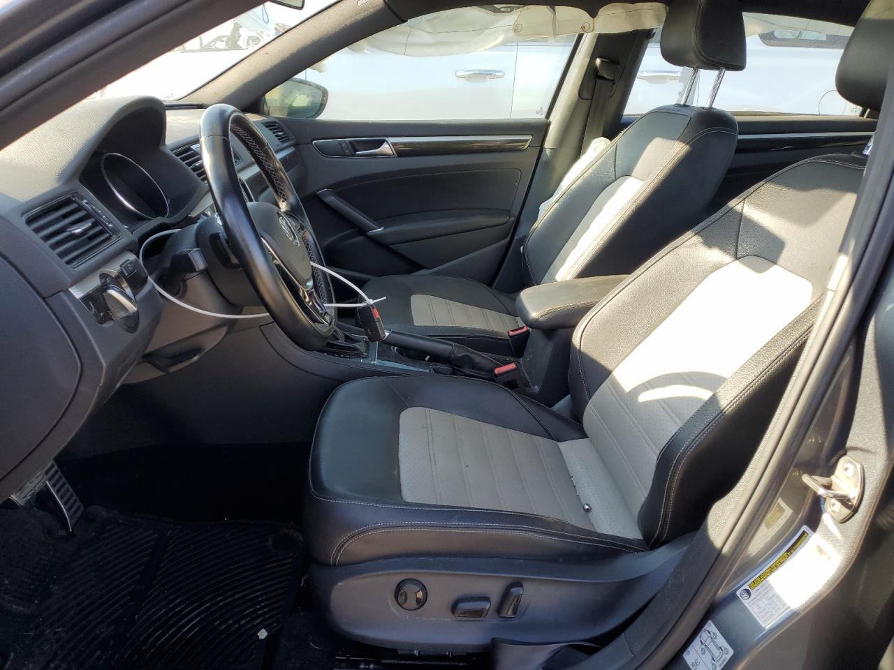 2018 Volkswagen Passat - Image 7