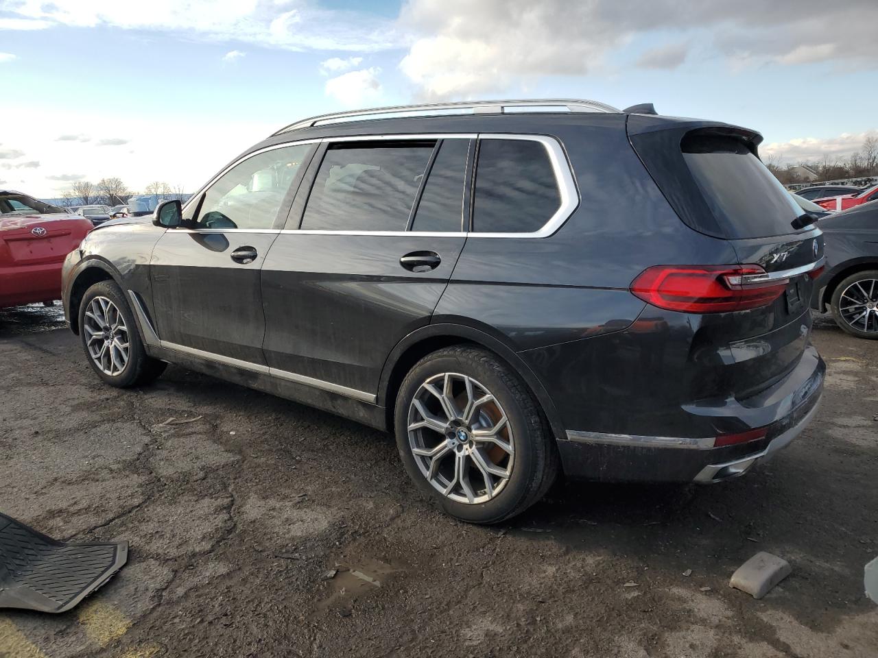 2021 BMW X7 - Image 2
