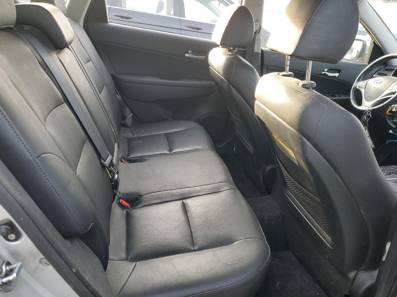 2011 Hyundai Elantra - Image 10