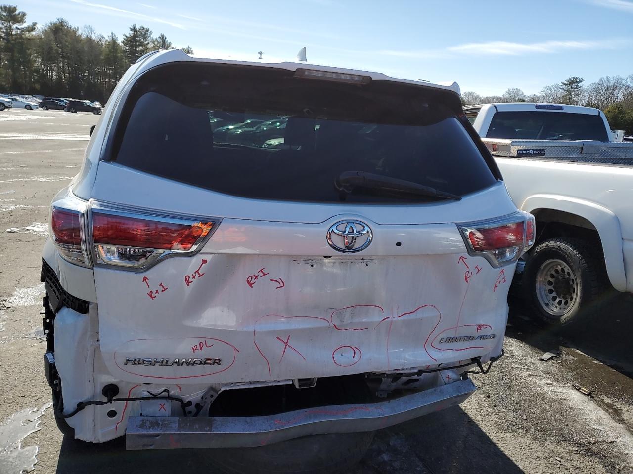 2016 Toyota Highlander - Image 6