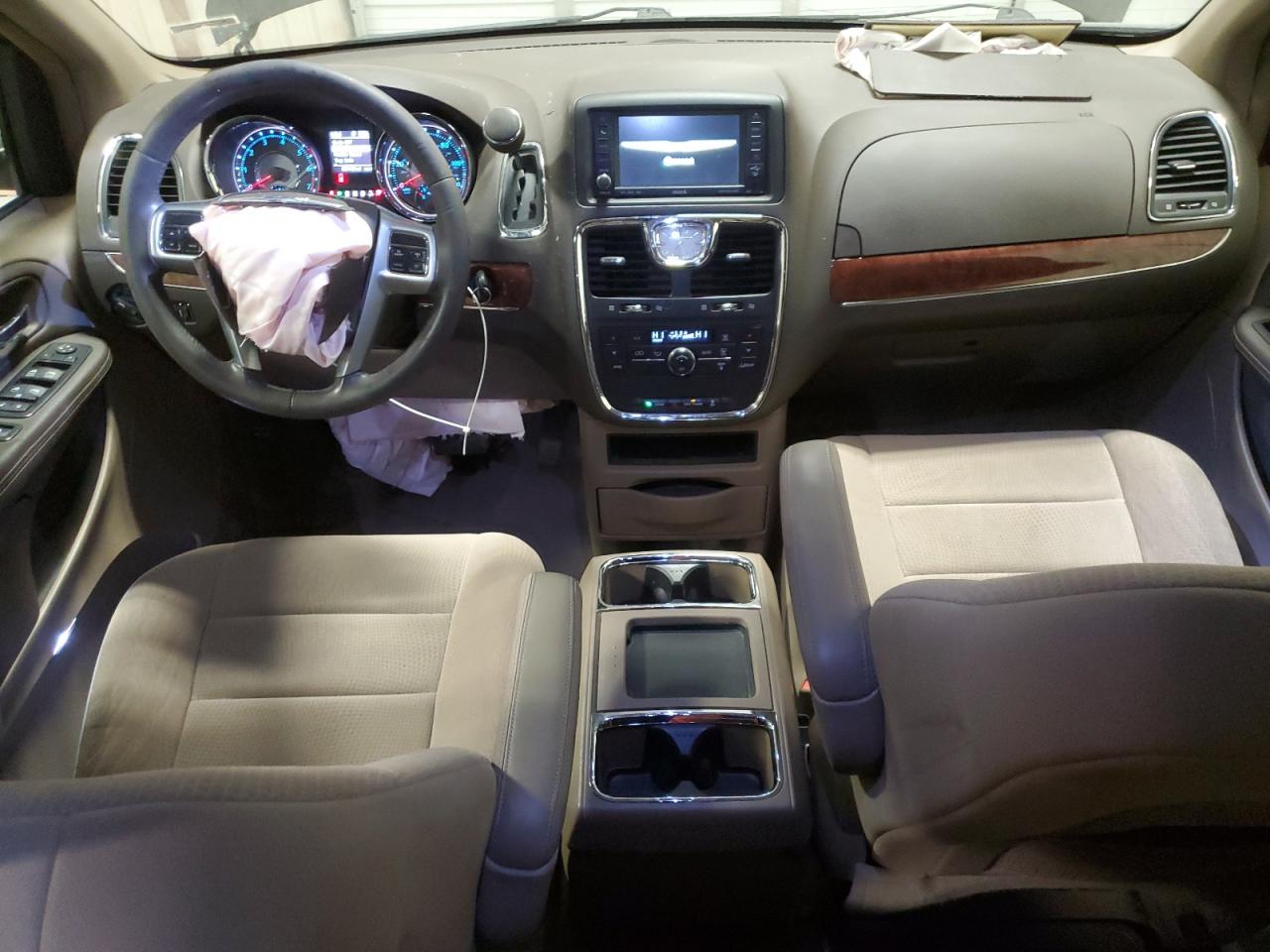 2011 Chrysler Town & Country - Image 8