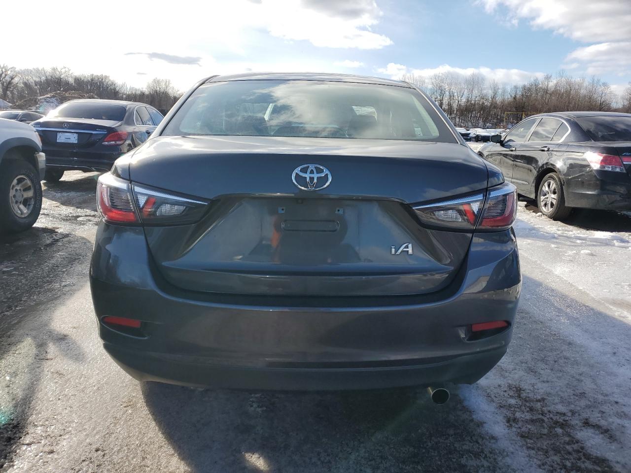 2017 Toyota Yaris - Image 6