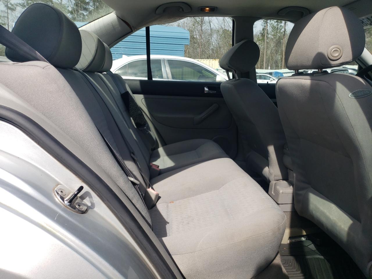 2004 Volkswagen Jetta - Image 10
