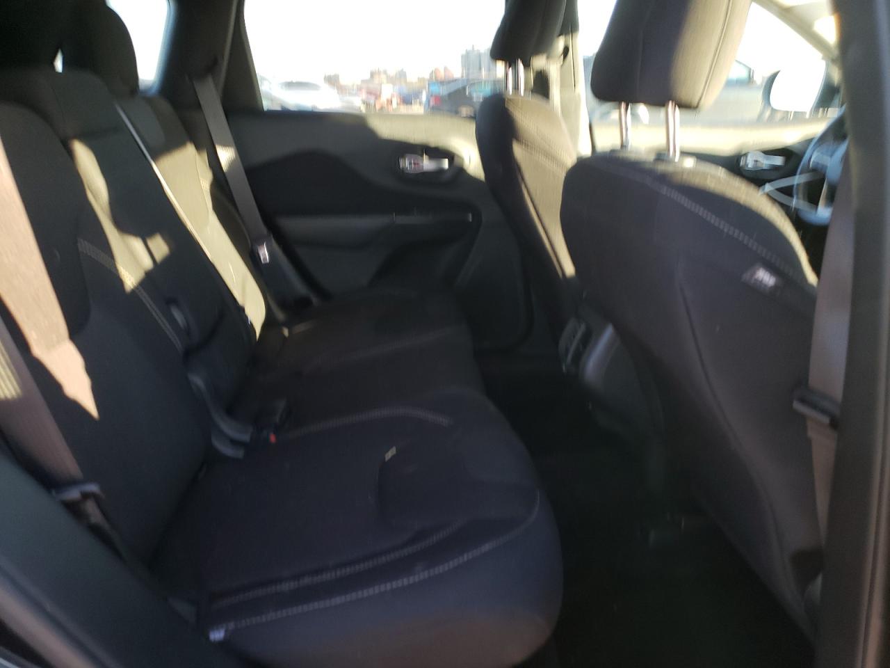 2015 Jeep Grand Cherokee - Image 11